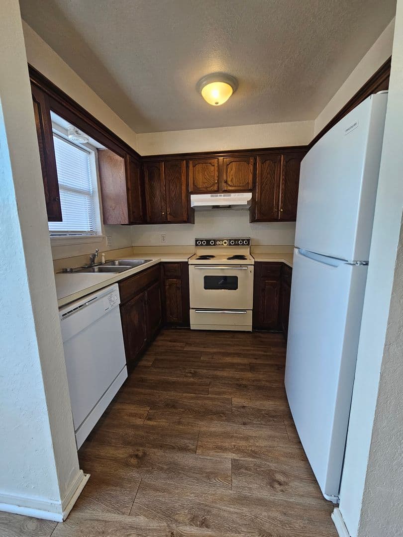 Norman Townhome: 2209 Beaumont Dr Apt D