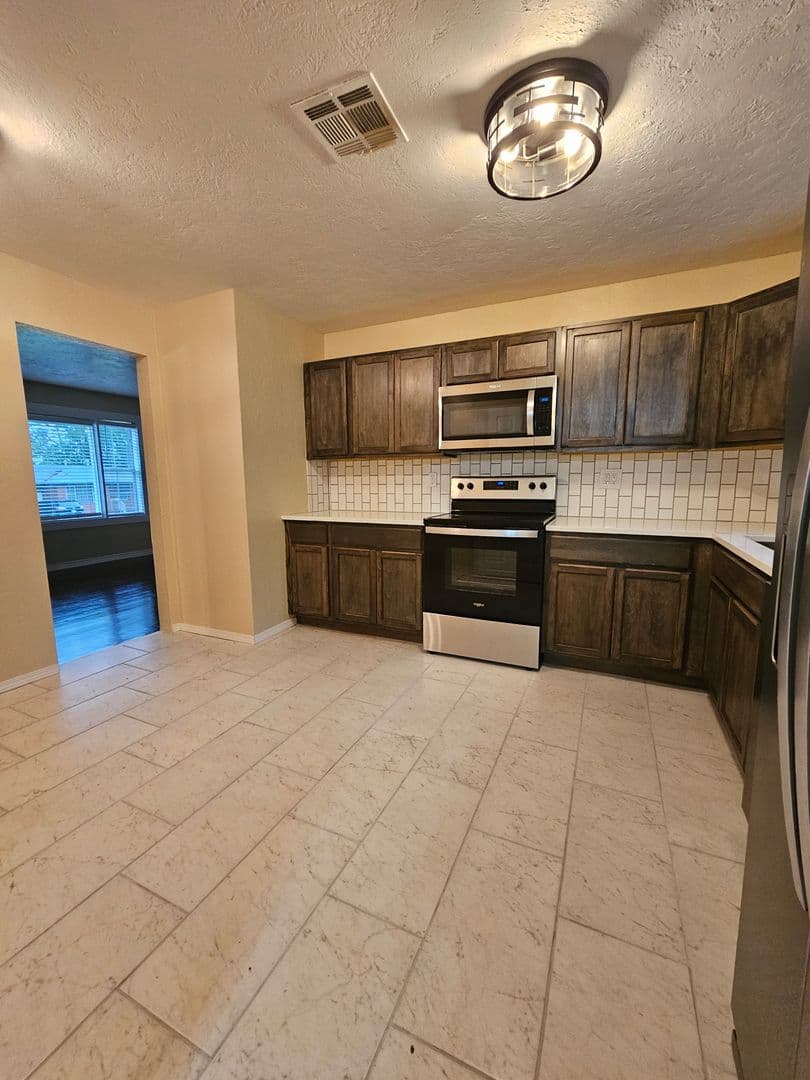 Norman House: 502 Fleetwood Dr