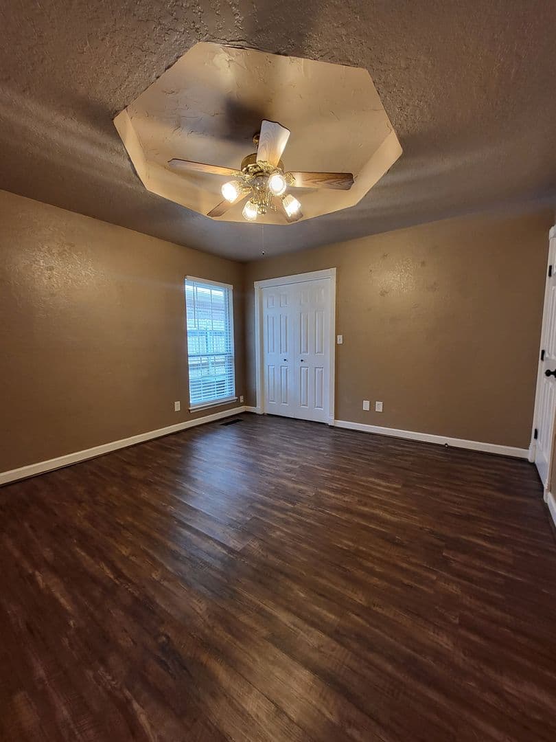 Norman House: 2008 Grassland Dr