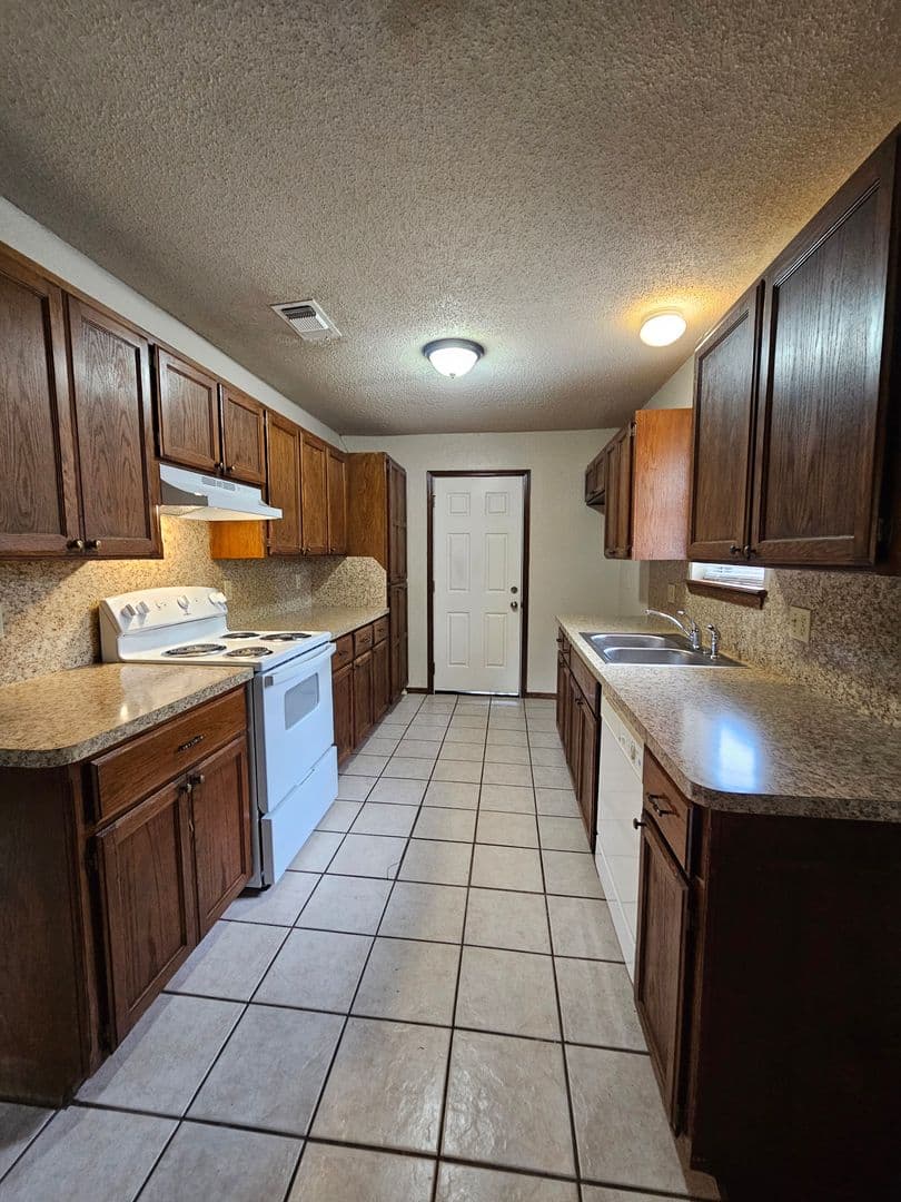 Norman House: 3413 Pathway Circle