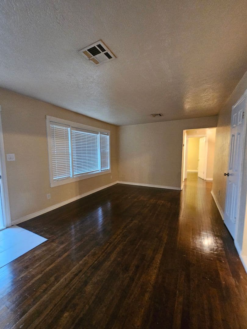 Norman House: 502 Fleetwood Dr