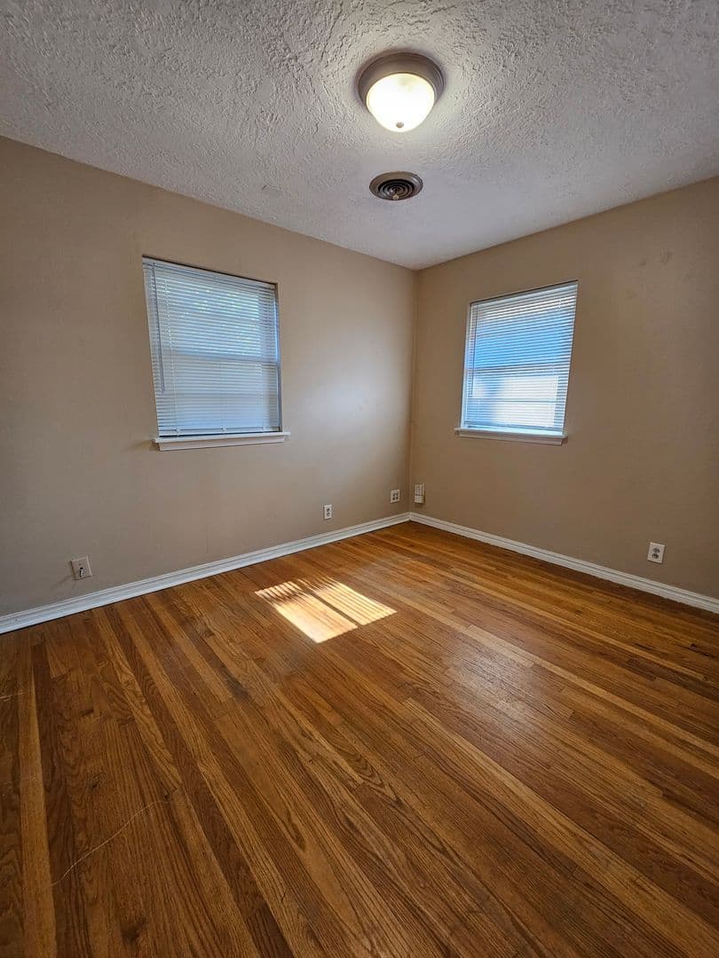 Norman House: 917 W Symmes Street
