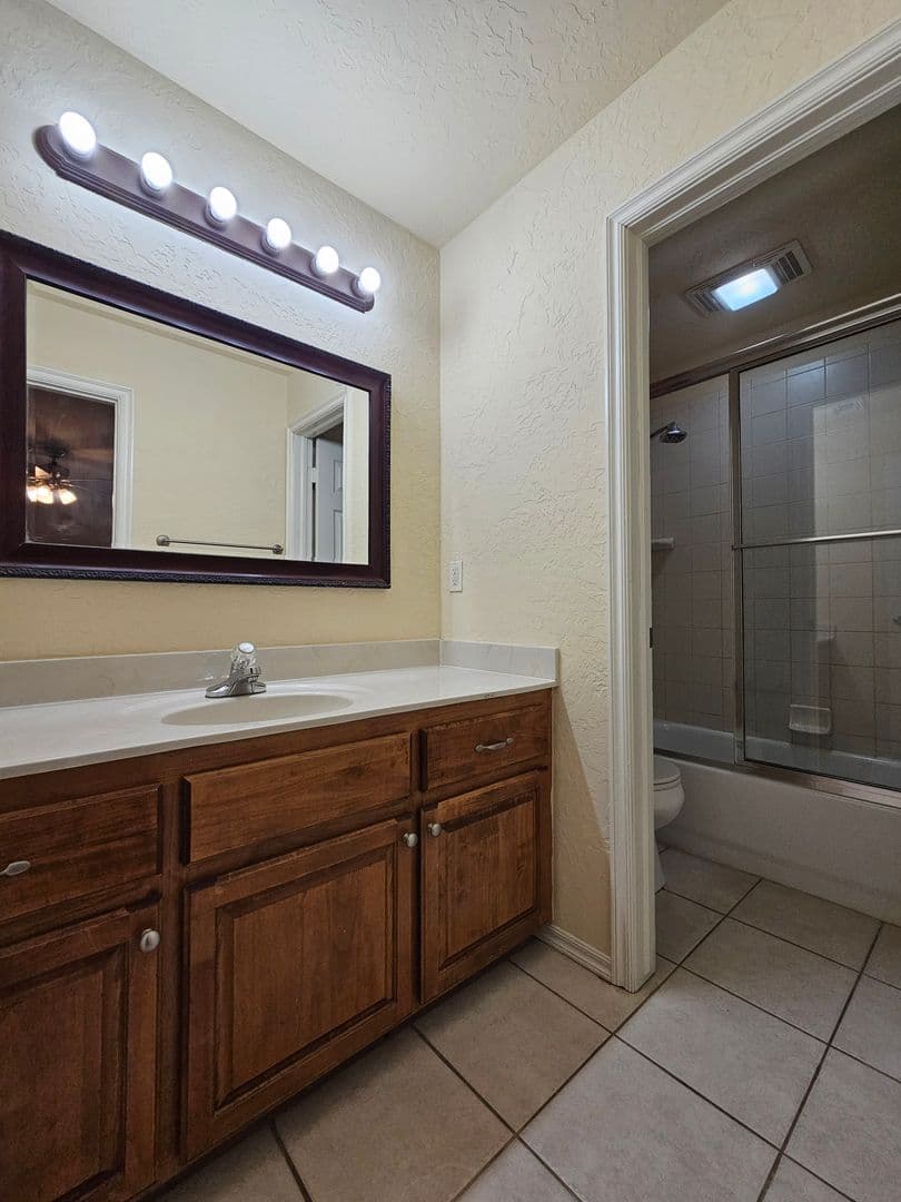 Norman House: 867 Rambling Oaks Drive