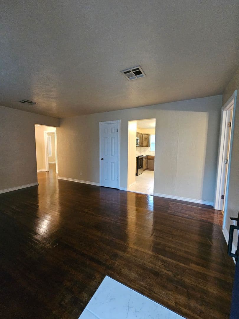 Norman House: 502 Fleetwood Dr