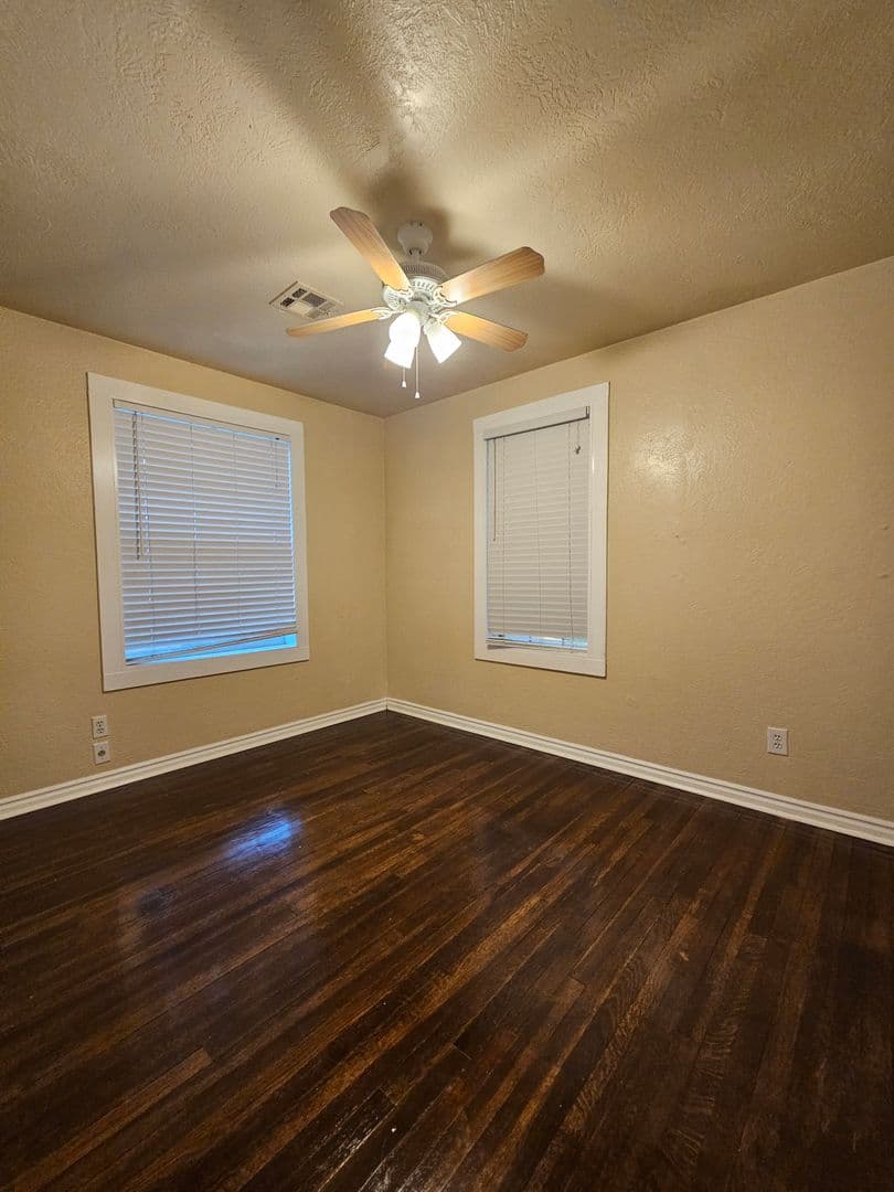 Norman House: 502 Fleetwood Dr