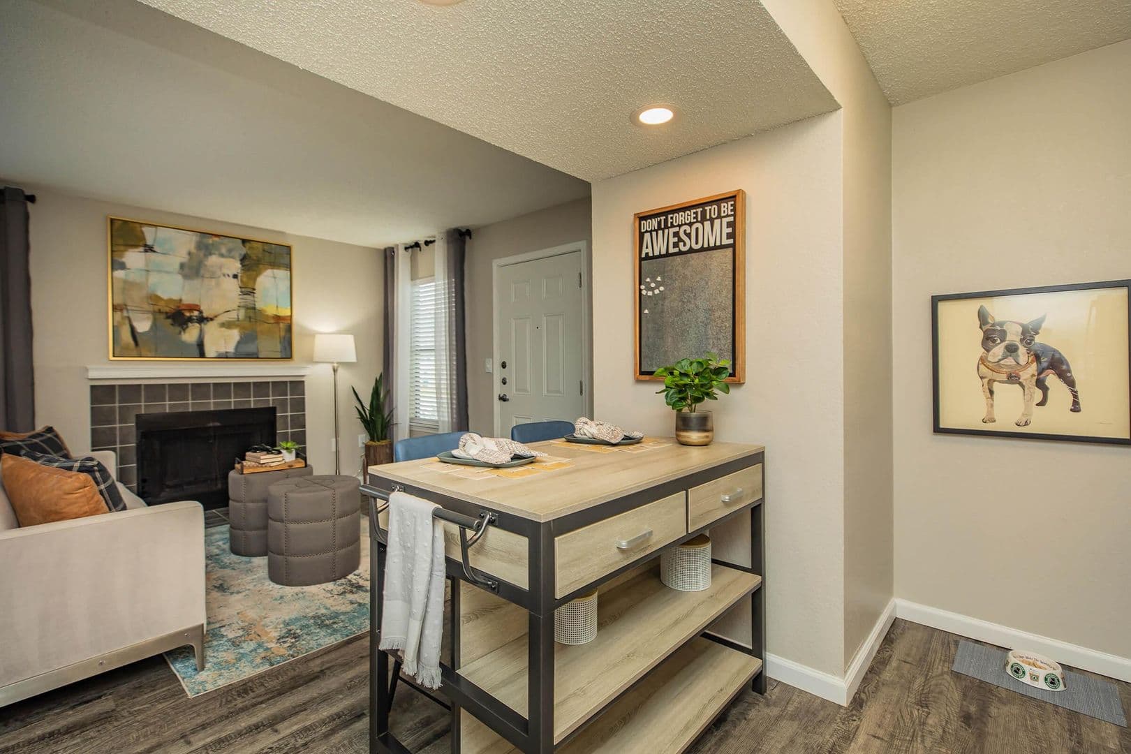 Tyler Apartment: 3304 Golden Road