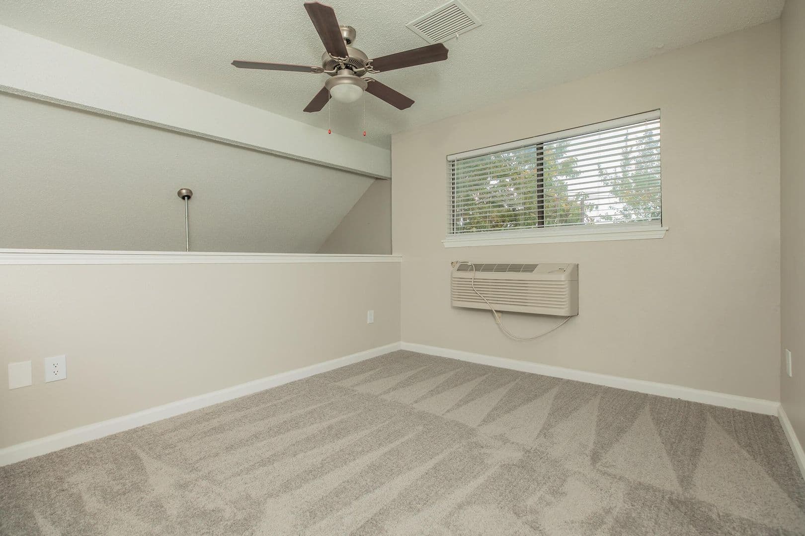 Tyler Apartment: 3304 Golden Road