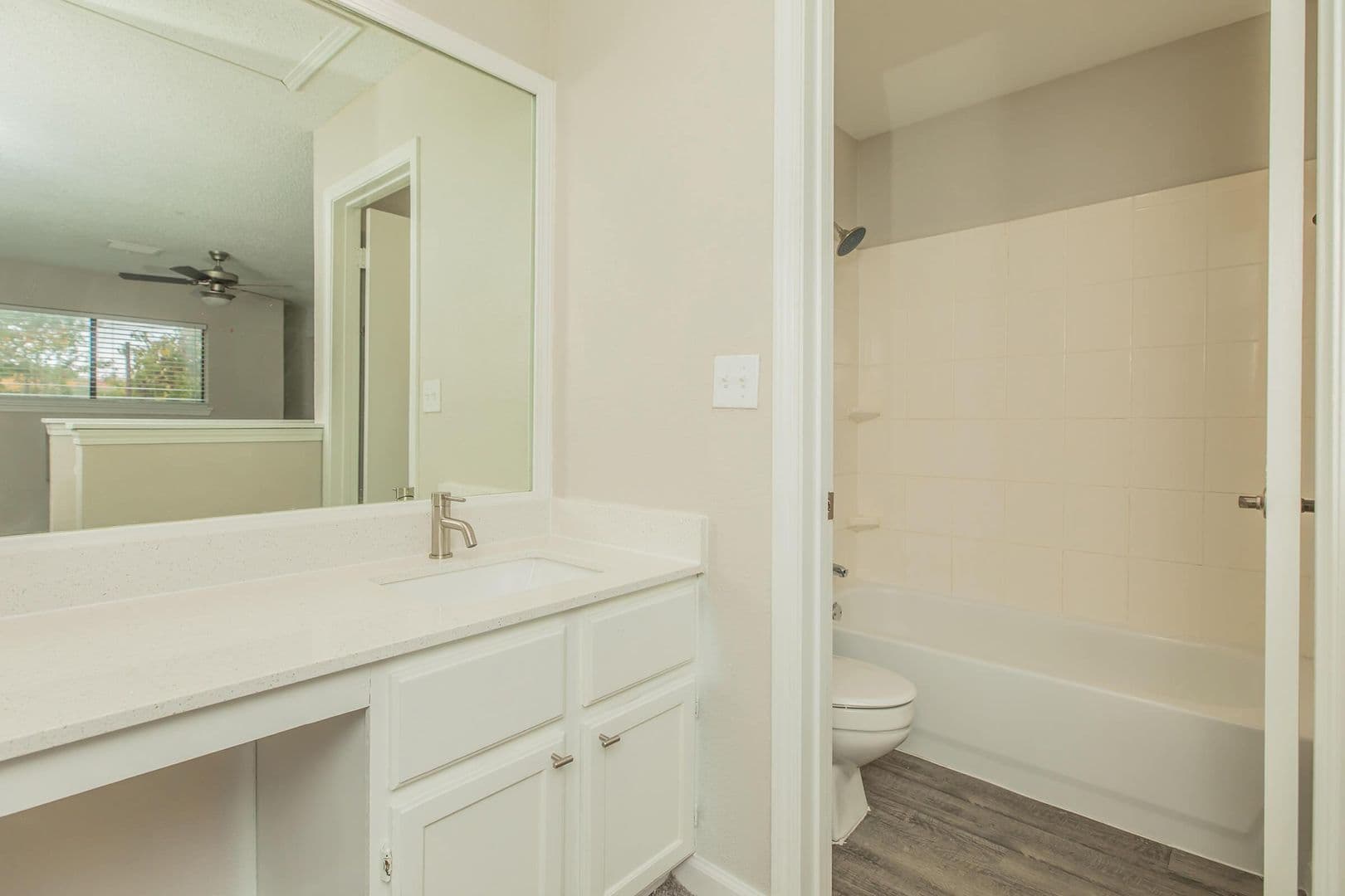 Tyler Apartment: 3304 Golden Road