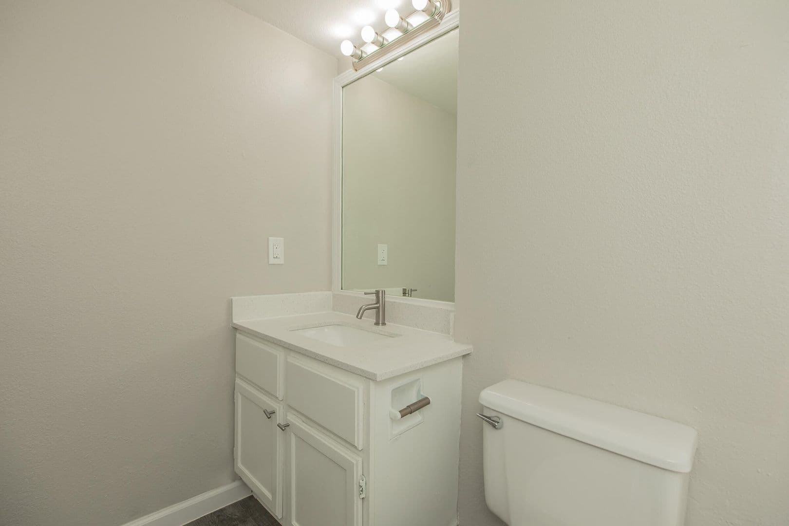 Tyler Apartment: 3304 Golden Road