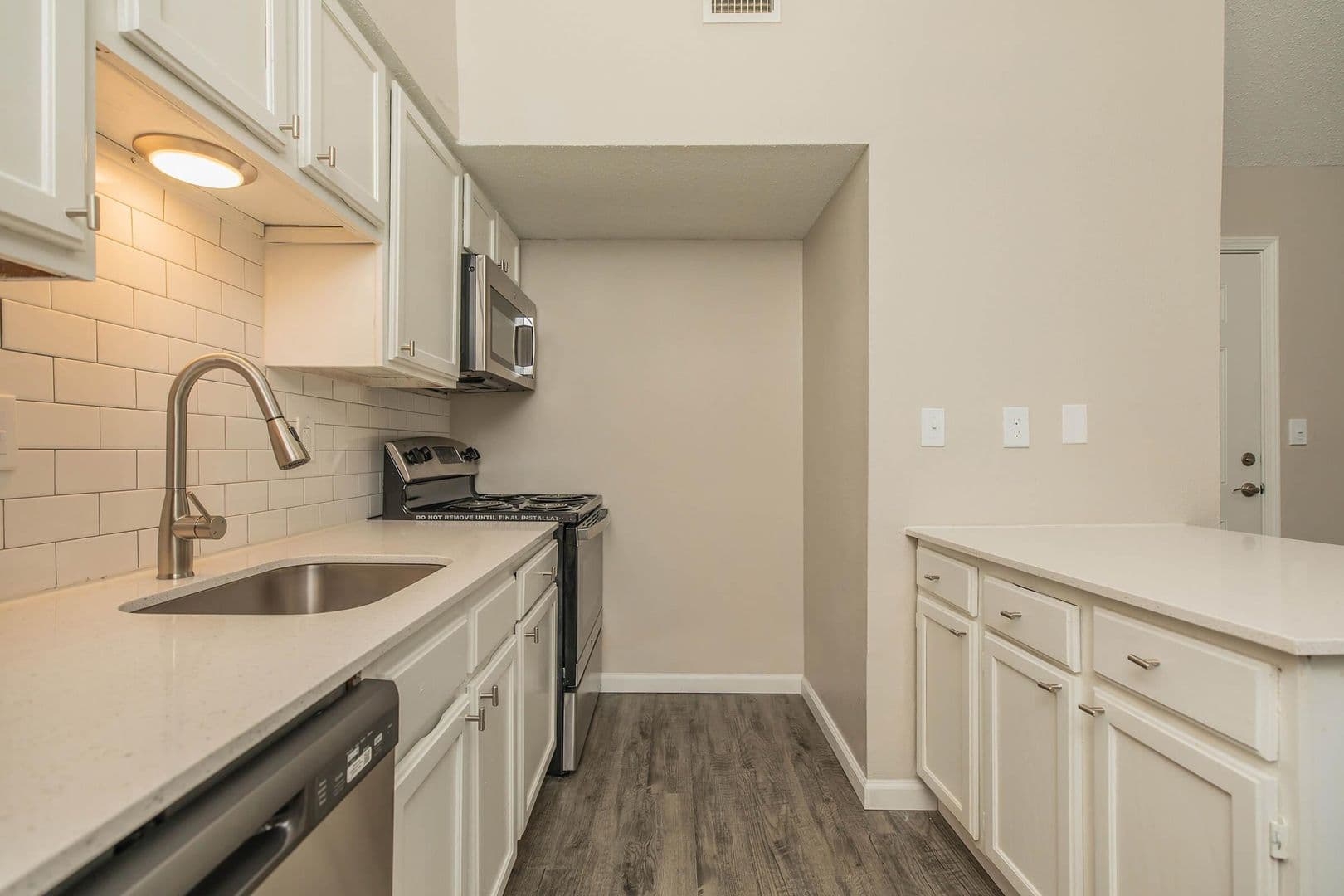 Tyler Apartment: 3304 Golden Road