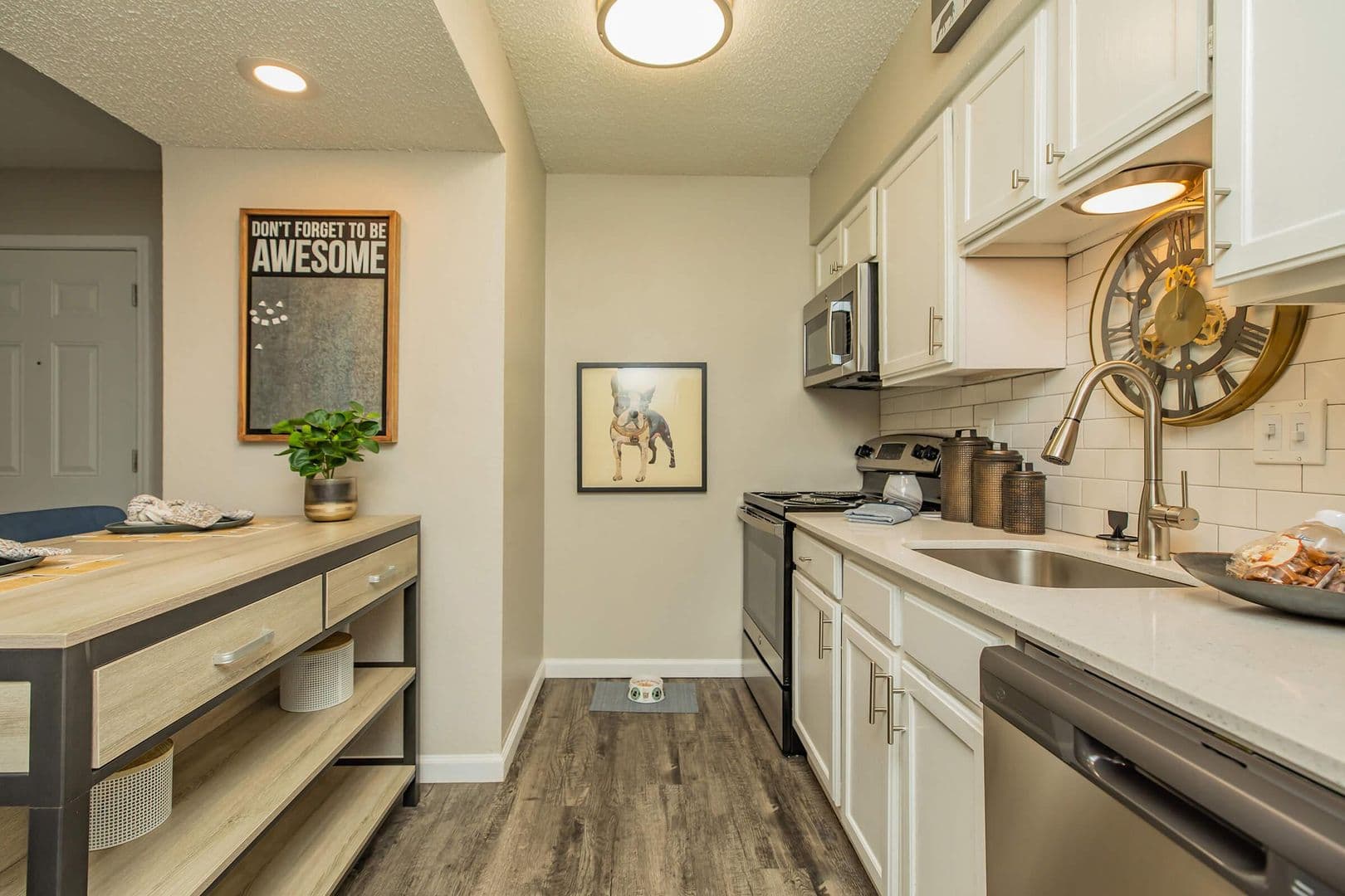 Tyler Apartment: 3304 Golden Road