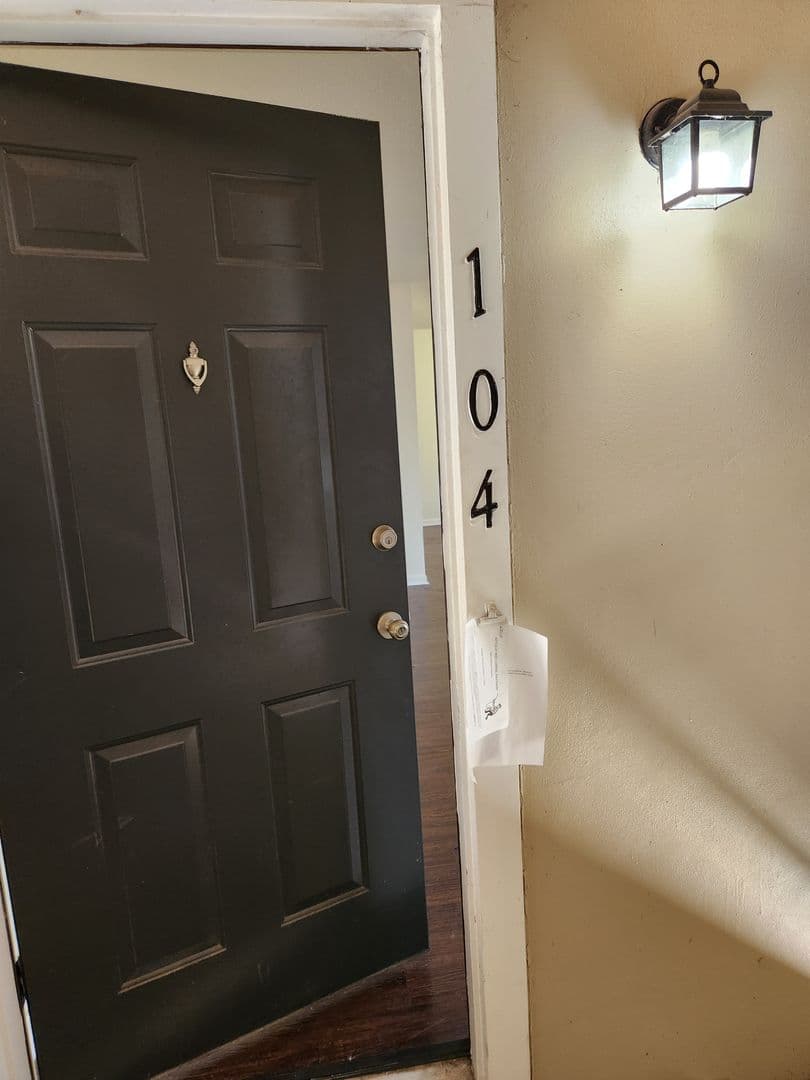 Kingsville Apartment: 800 E General Cavazos Blvd