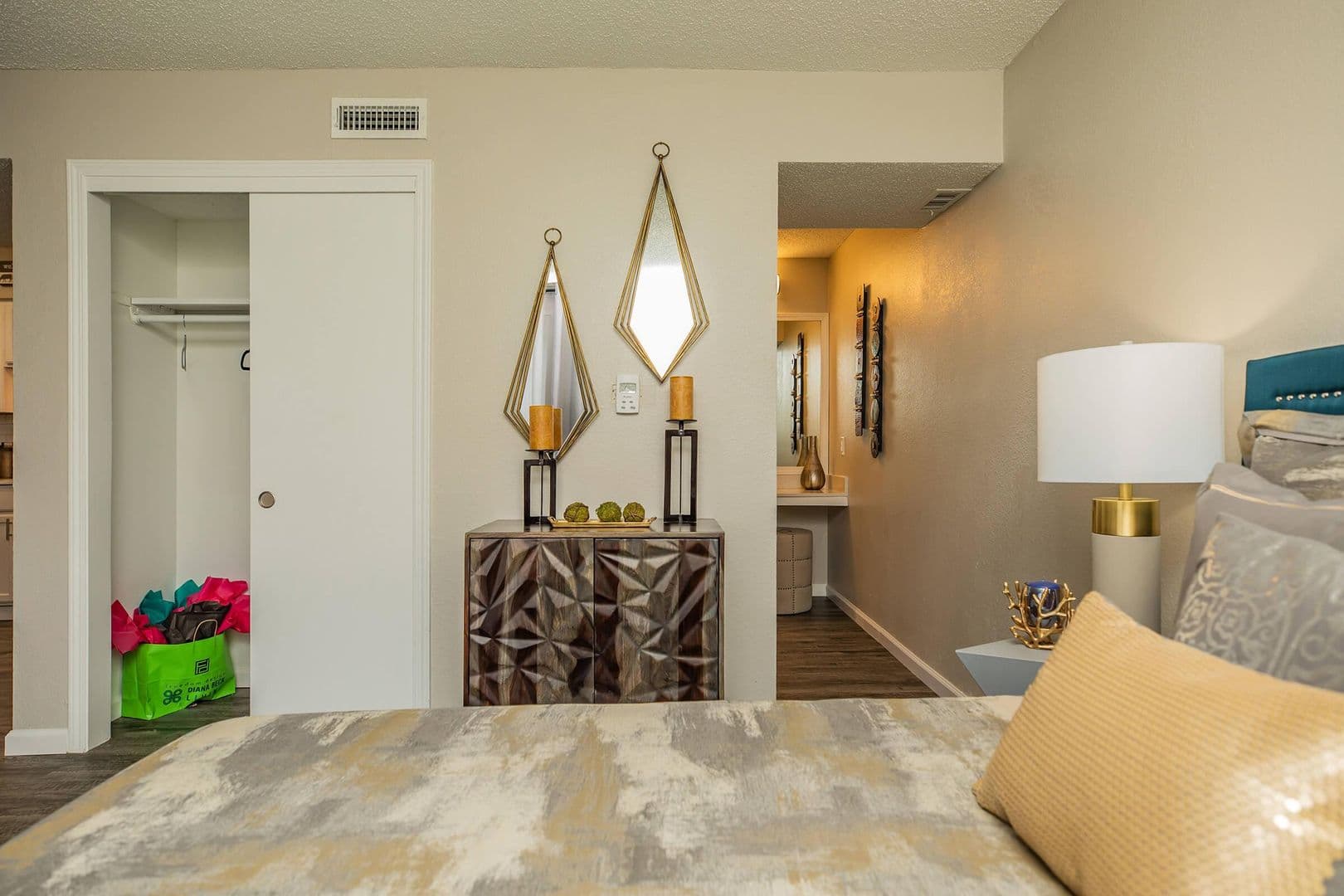 Tyler Apartment: 3304 Golden Road