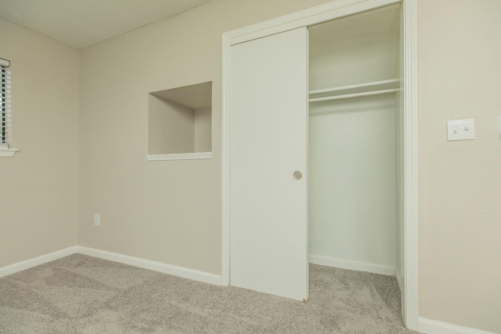 Tyler Apartment: 3304 Golden Road