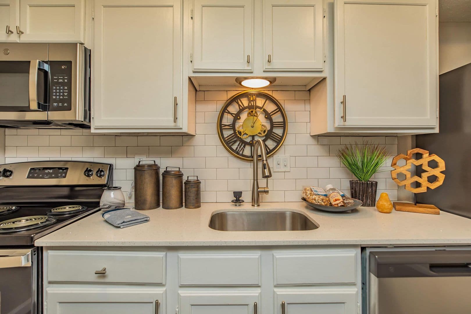 Tyler Apartment: 3304 Golden Road