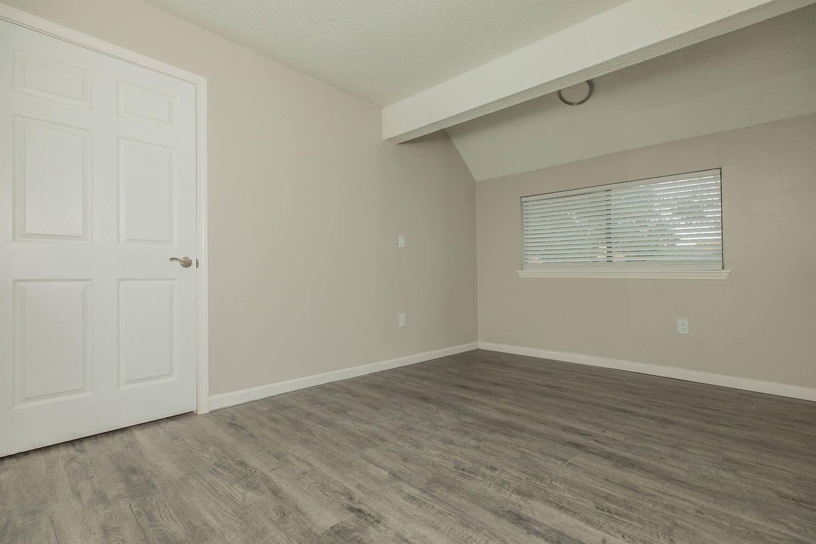 Tyler Apartment: 3304 Golden Road