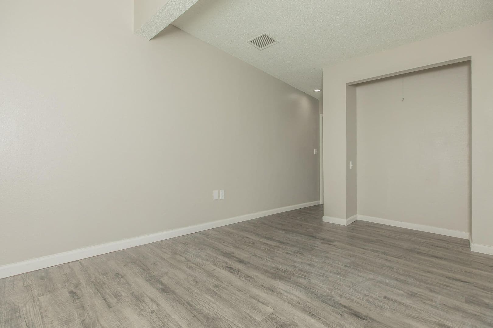 Tyler Apartment: 3304 Golden Road