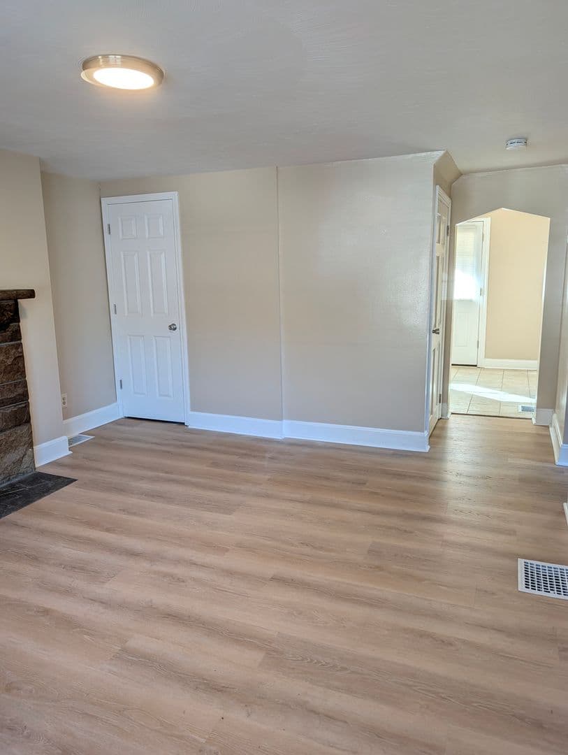 Canonsburg Apartment: 314 1/2 West College Street