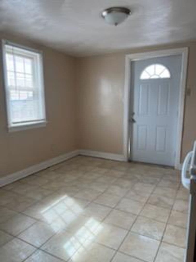 Canonsburg Apartment: 314 1/2 West College Street