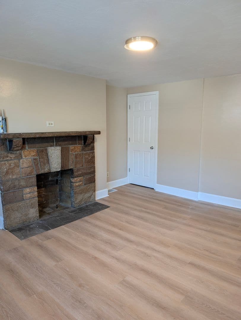 Canonsburg Apartment: 314 1/2 West College Street