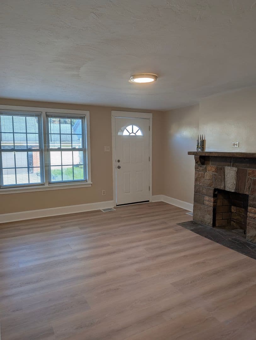 Canonsburg Apartment: 314 1/2 West College Street