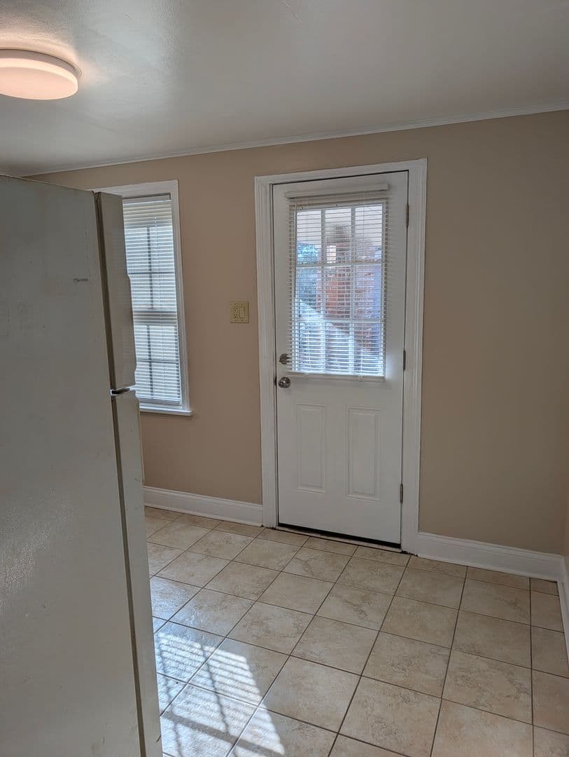 Canonsburg Apartment: 314 1/2 West College Street