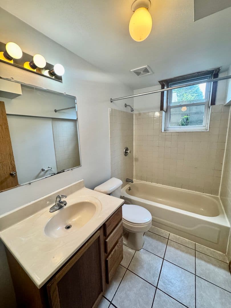 Ypsilanti Apartment: 211 N. Adams St