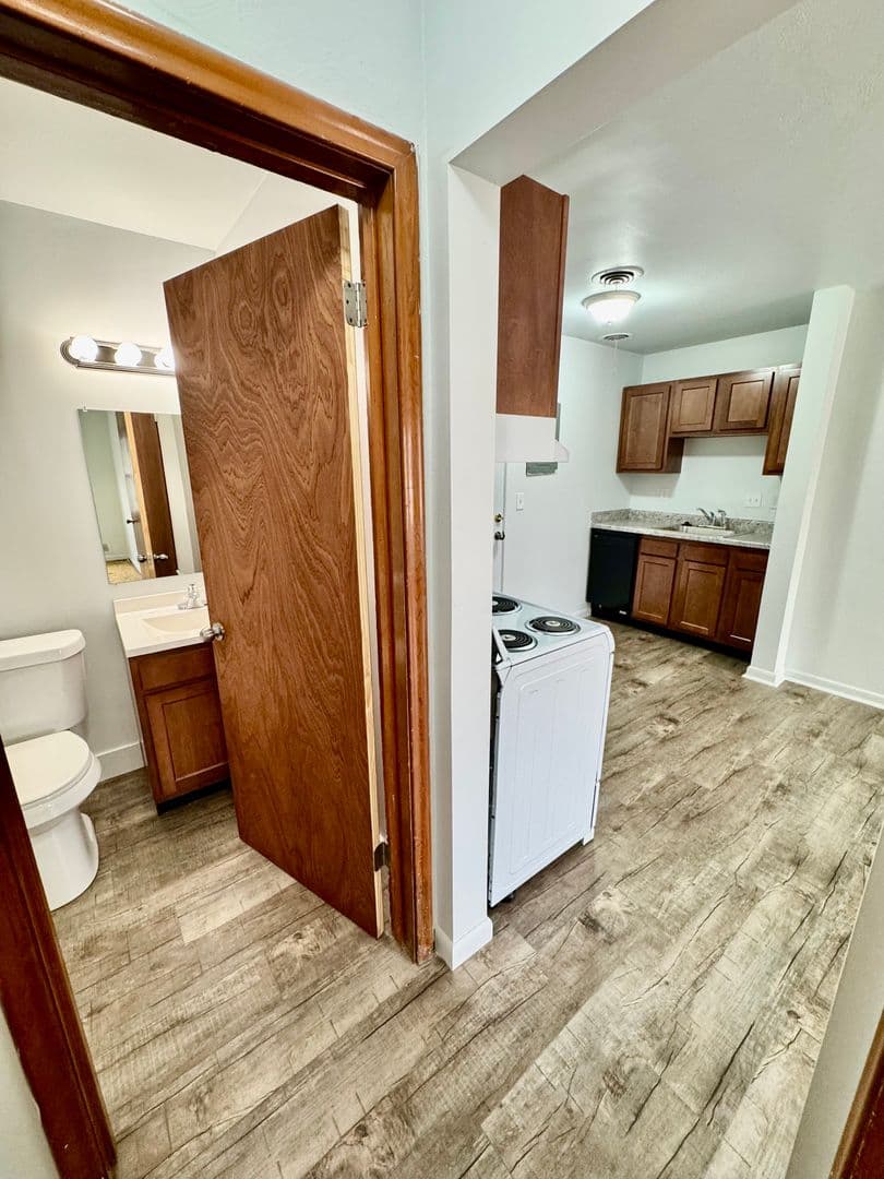 Ypsilanti Apartment: 400 Perrin St.