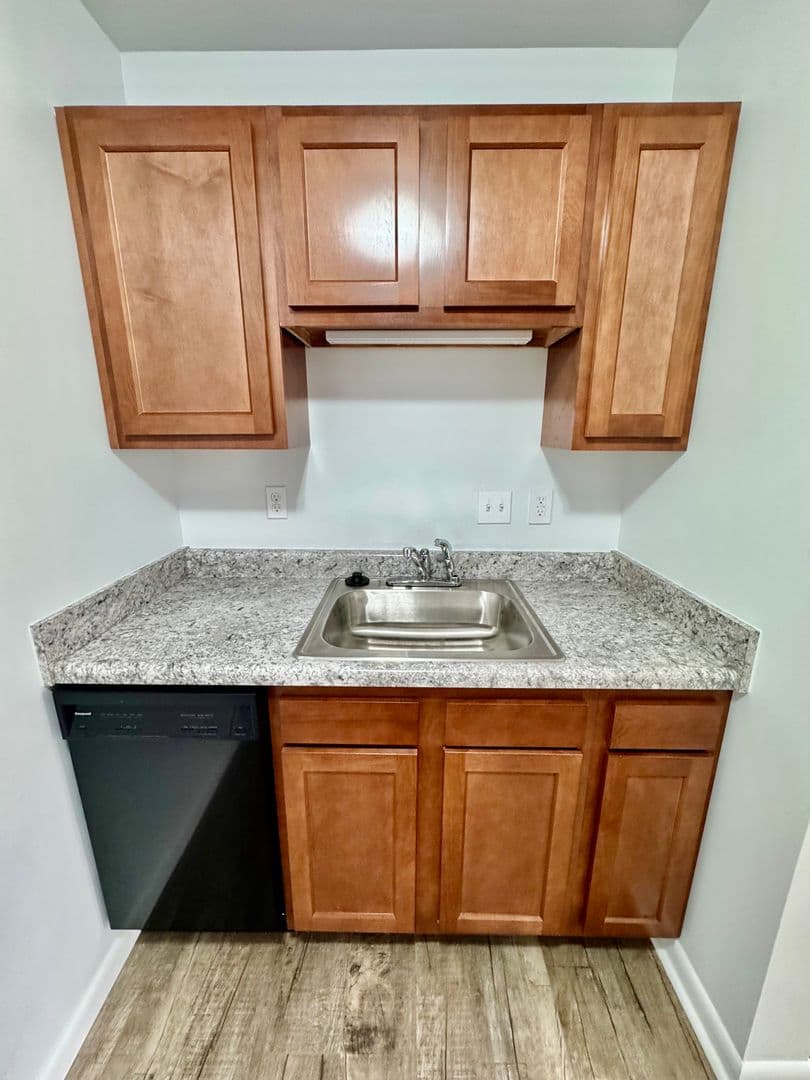Ypsilanti Apartment: 400 Perrin St.