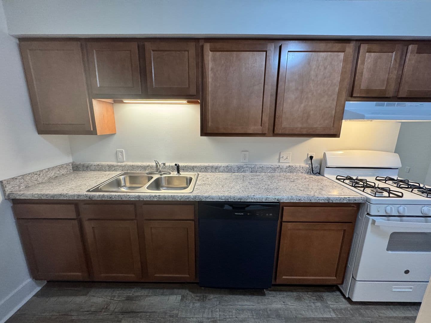 Ypsilanti Apartment: 400 Perrin St.