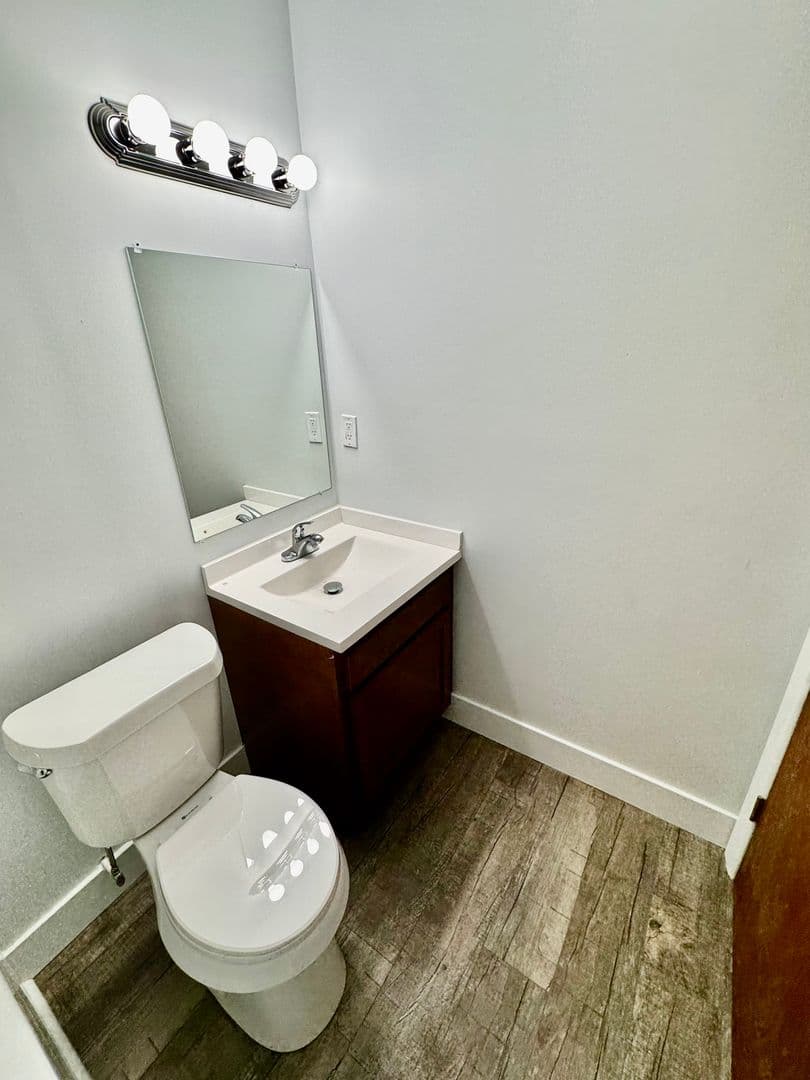 Ypsilanti Apartment: 400 Perrin St.