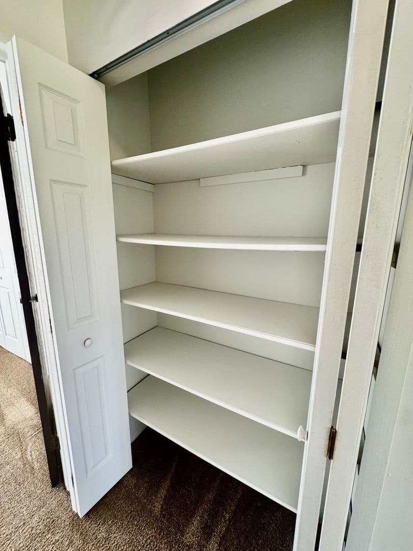 Brighton Apartment: 609 Flint Rd.