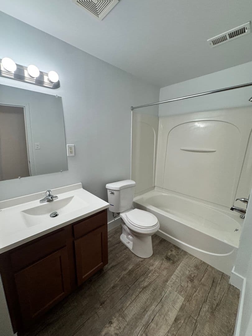 Ypsilanti Apartment: 400 Perrin St.