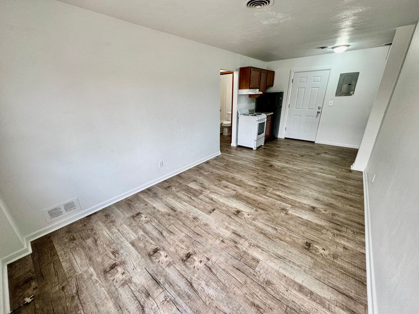 Ypsilanti Apartment: 400 Perrin St.