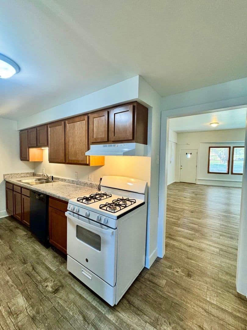 Ypsilanti Apartment: 400 Perrin St.