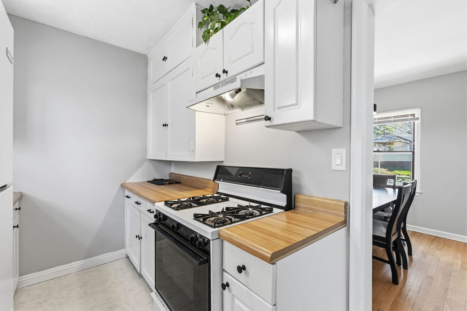 Omaha Apartment: 4901 Farnam Street - 4901 Farnam Street