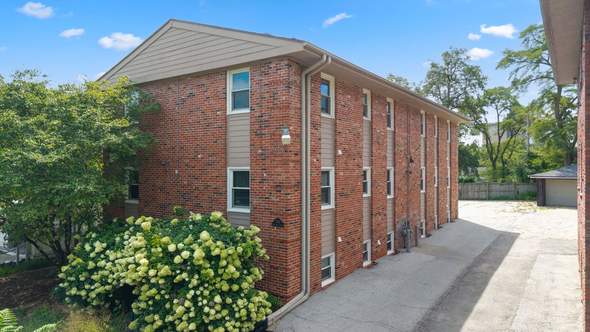 Omaha Apartment: 3325 California Street