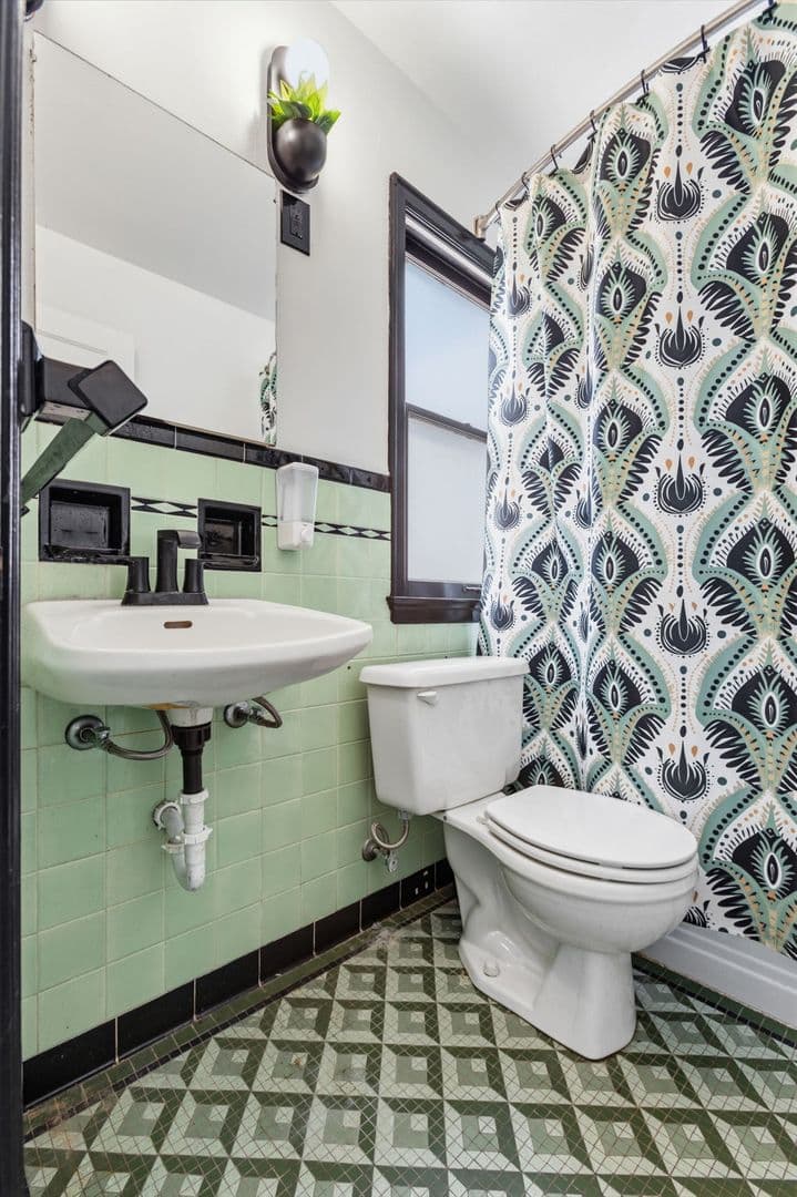Omaha Apartment: 4901 Farnam Street - 4901 Farnam Street