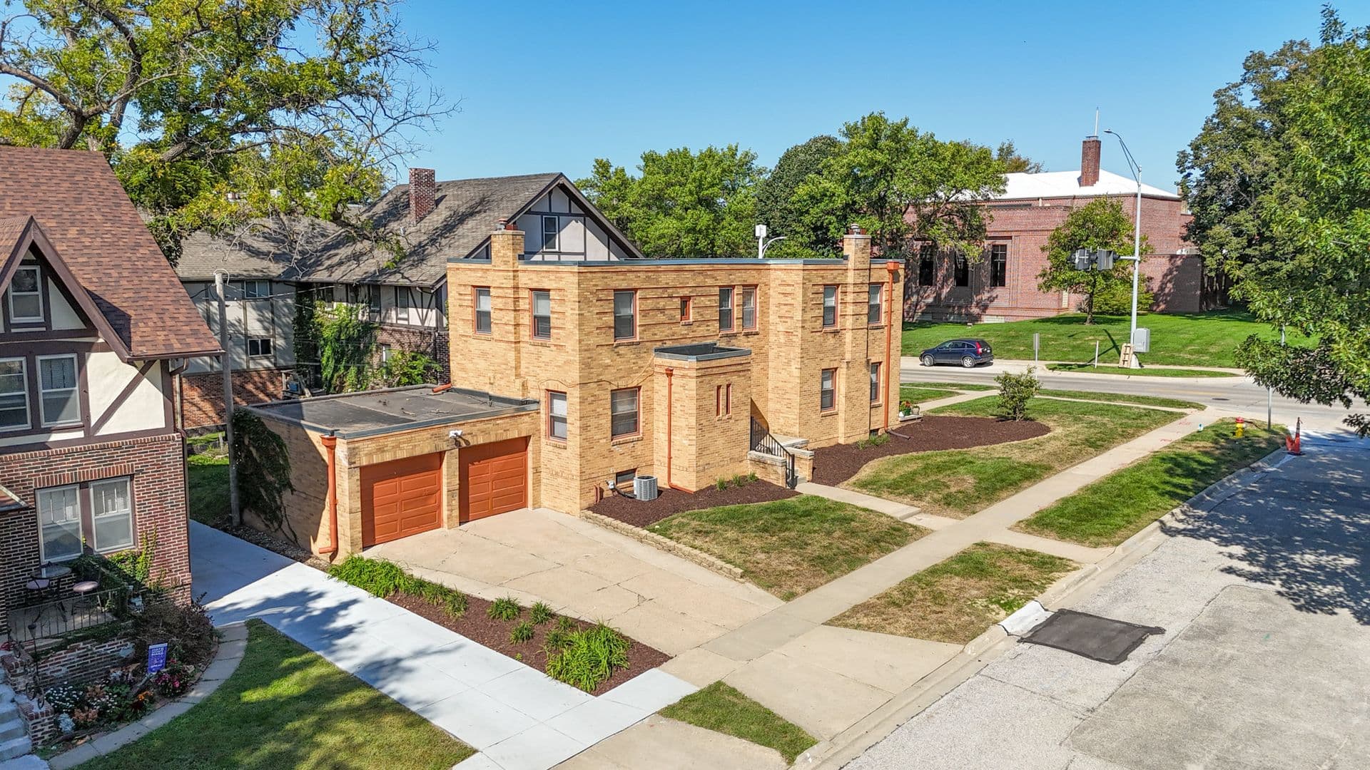 Omaha Apartment: 4901 Farnam Street - 4901 Farnam Street