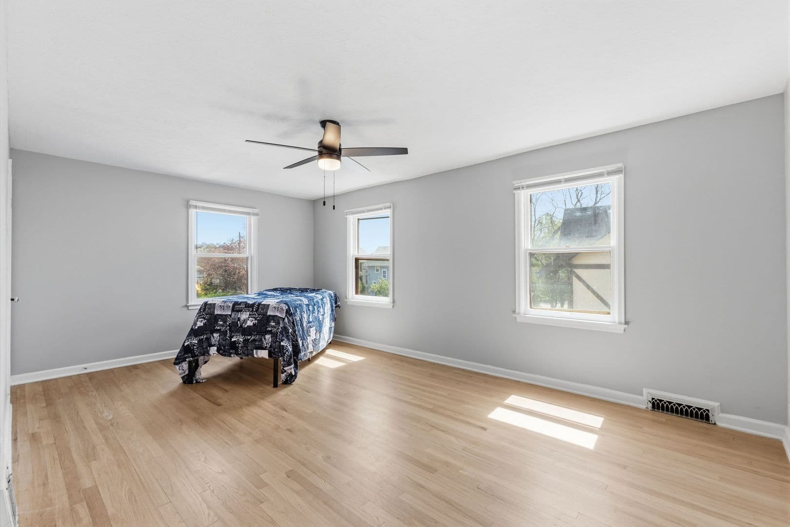 Omaha Apartment: 4901 Farnam Street - 4901 Farnam Street