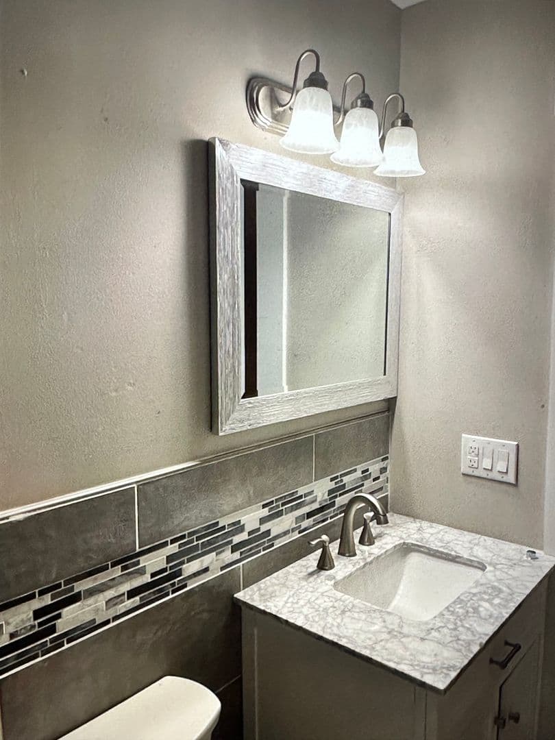 Columbus Apartment: 31-33 E. Blake Ave.