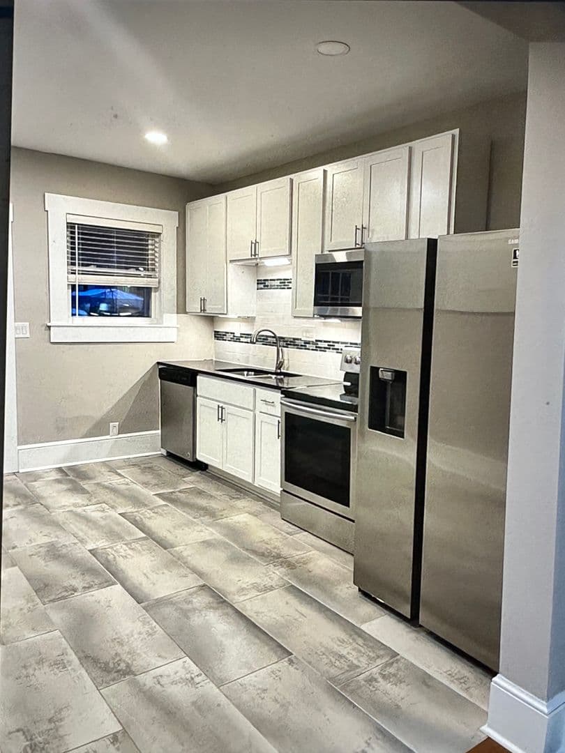 Columbus Apartment: 31-33 E. Blake Ave.