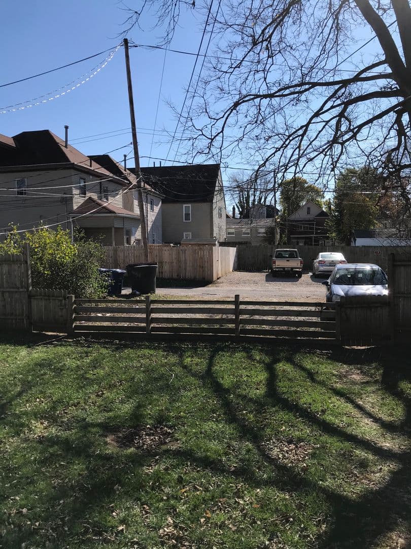 Columbus Apartment: 31-33 E. Blake Ave.