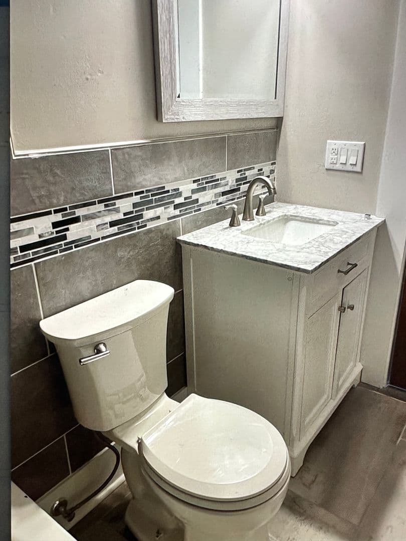 Columbus Apartment: 31-33 E. Blake Ave.