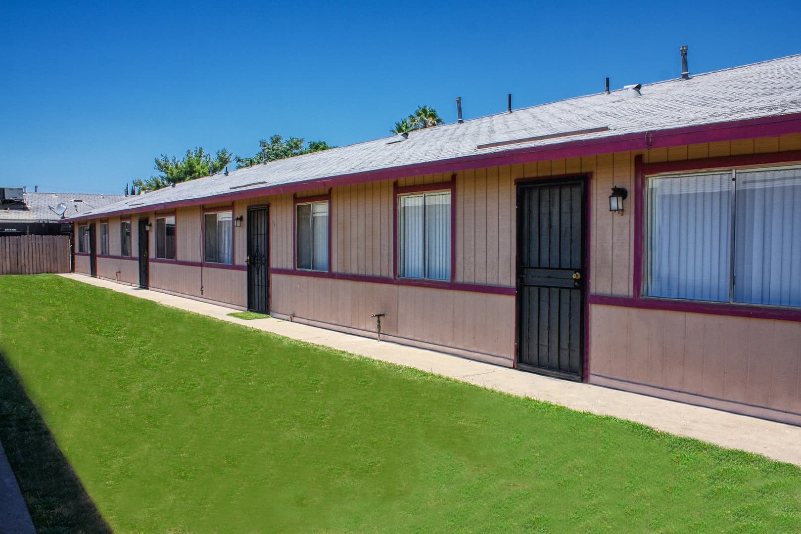 Fresno Apartment: 2334-2412 W Dennett Ave