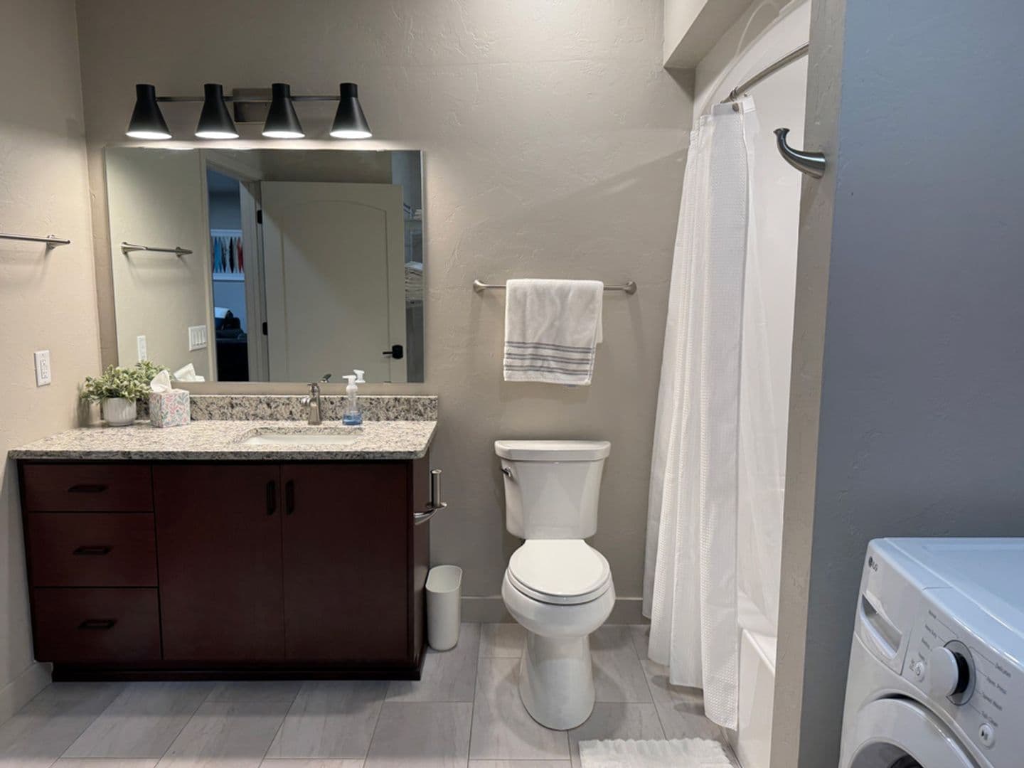 Oshkosh Apartment: 2609 Witzel Ave