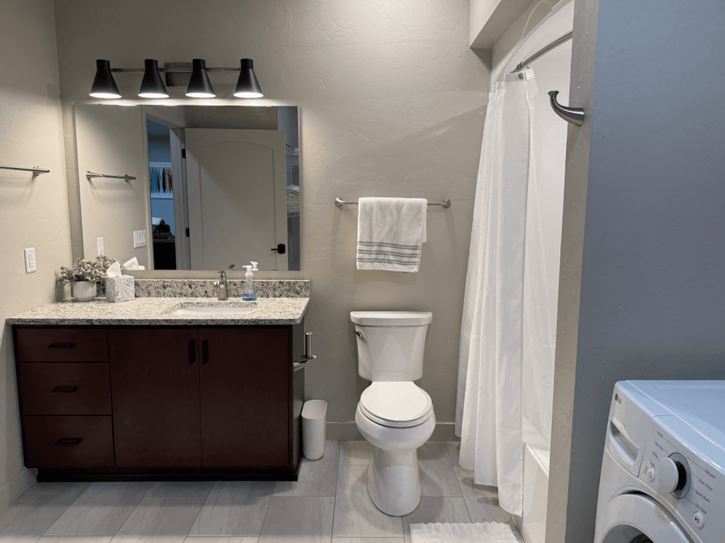 Oshkosh Apartment: 2609 Witzel Ave