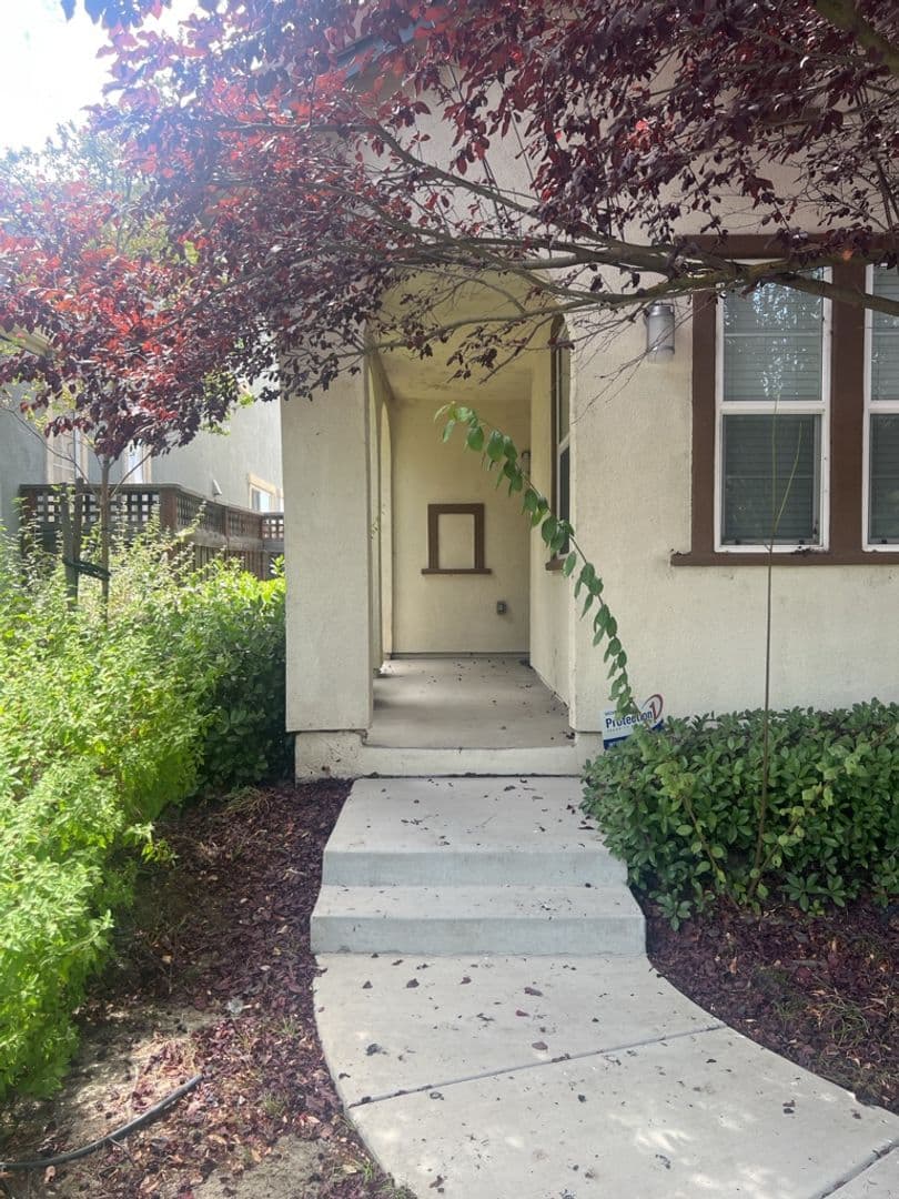 Lathrop House: 1064 Mariners Dr