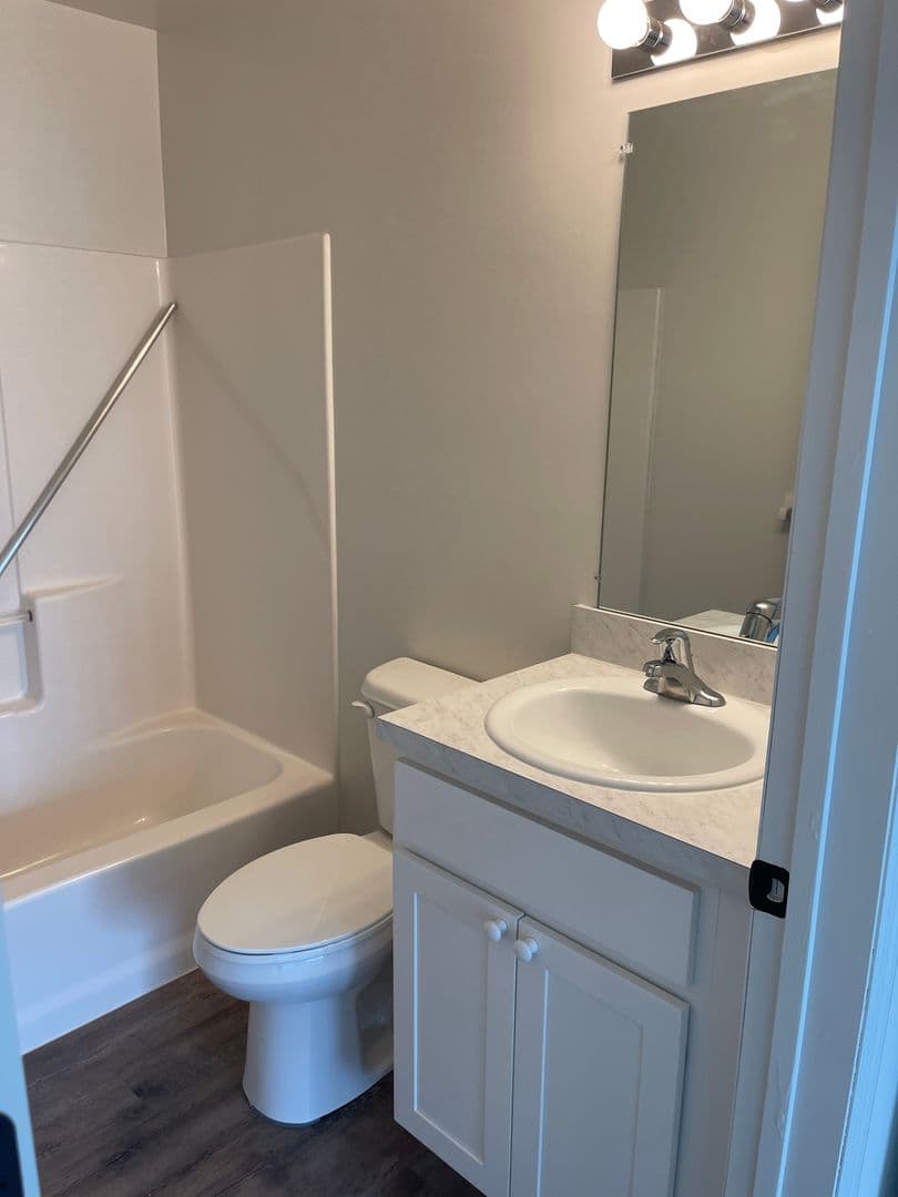 Woodbridge, Apartment: 609 Duke Drive