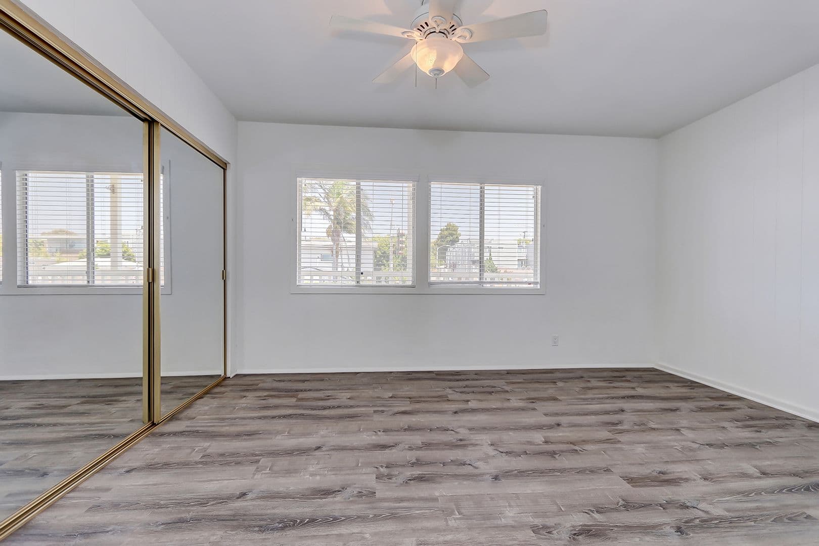 Manhattan Beach Apartment: 1256 Manhattan Beach Blvd